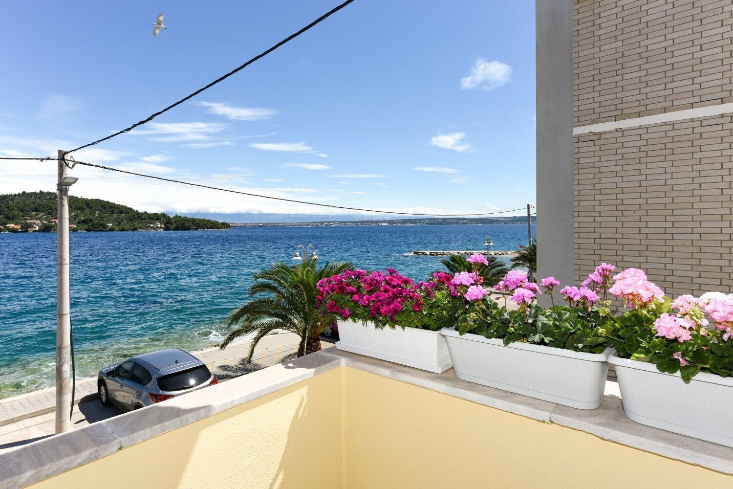 Apartments Kolt - 15M From Sea Kali Exterior photo